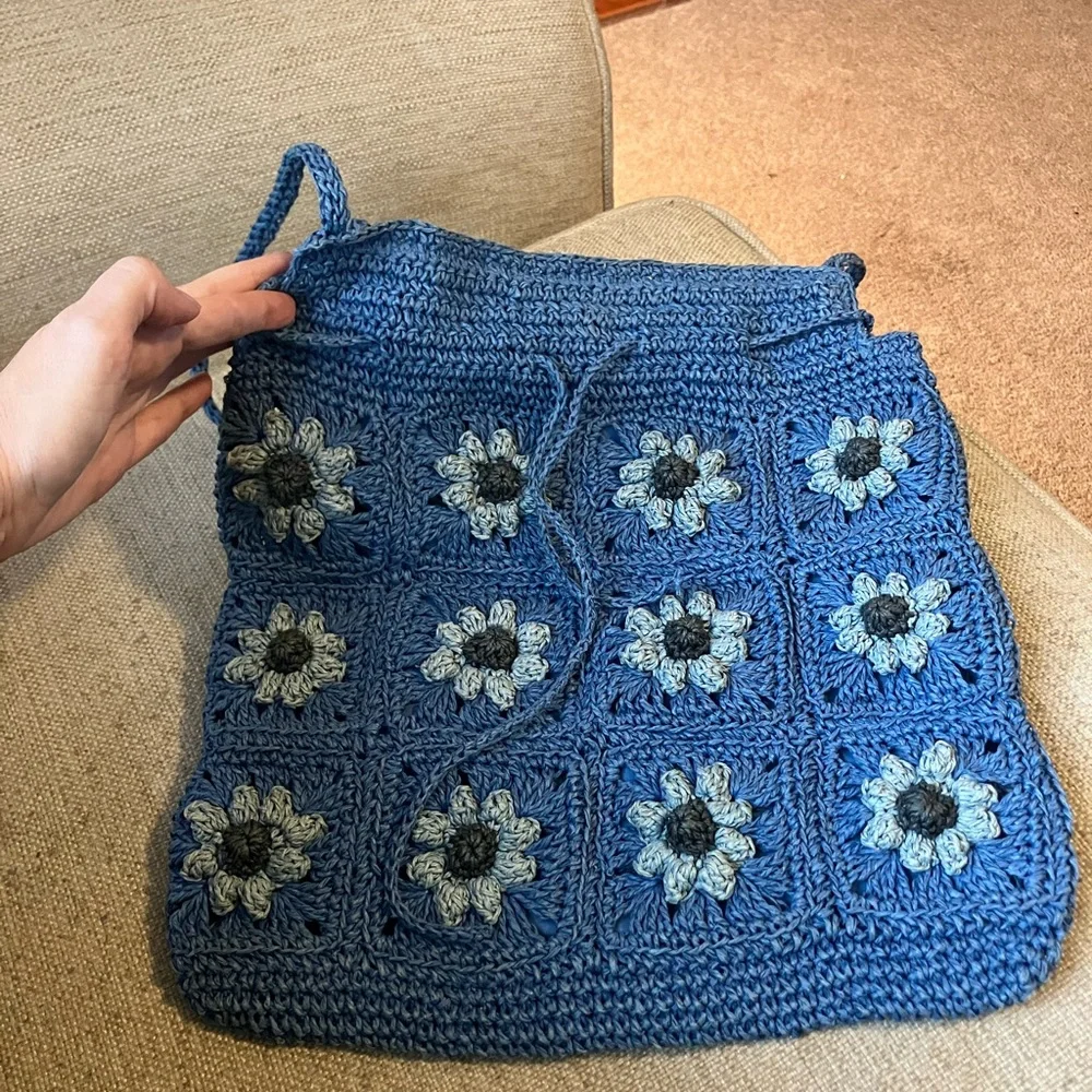 Blue crochet flower purse - Picture 2 of 6